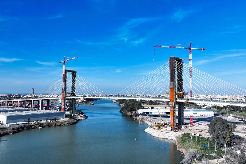 Liebherr tower cranes renovate bridge in Spain